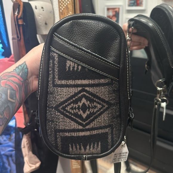 ✨SOLD✨HCC bum pack Pendleton - Picture 6 of 6